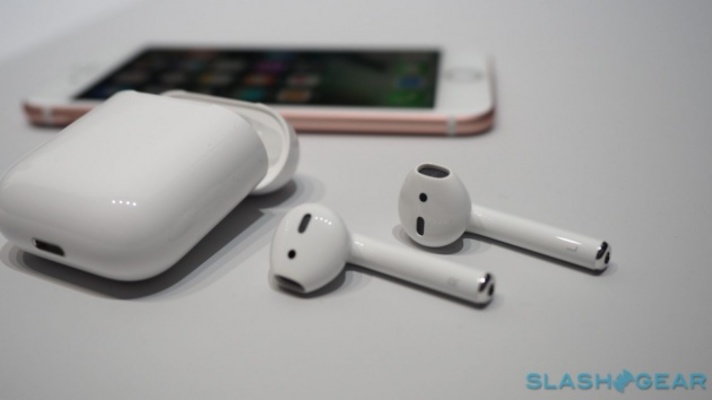 Trên tay tai nghe AirPods: Thiết kế siêu đẹp, giá bán Khủng